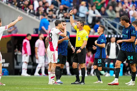 خلال مباراة إنتر وريفر بليت.. البطاقة الحمراء تظهر للمرة العاشرة في كأس العالم للأندية 2025